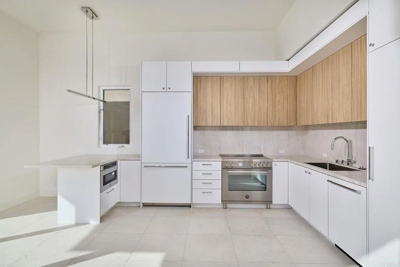 3903 Haines