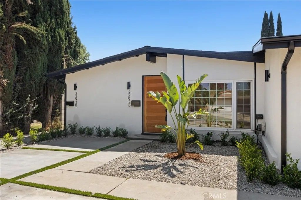 Photo of 22928 Leadwell Street, West Hills, CA 91307 (MLS # SR26064875)