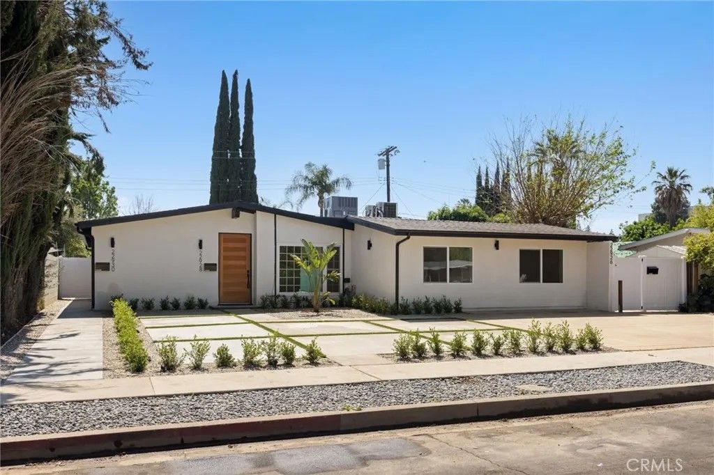 Photo of 22928 Leadwell Street, West Hills, CA 91307 (MLS # SR26064875)