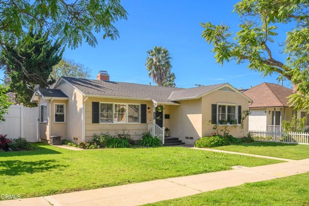 Photo of 2811 Glendon Avenue, Los Angeles, CA 90064 (MLS # P1-26144)