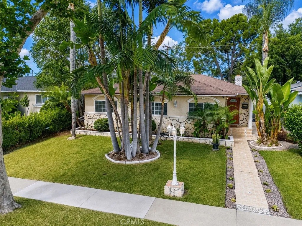 10529 La Mirada