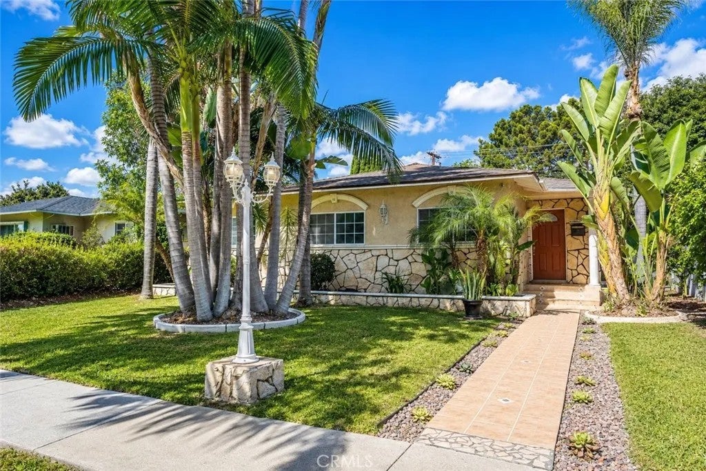 10529 La Mirada