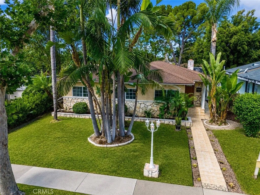 10529 La Mirada