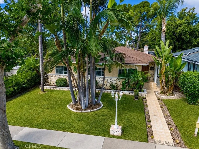 10529 La Mirada