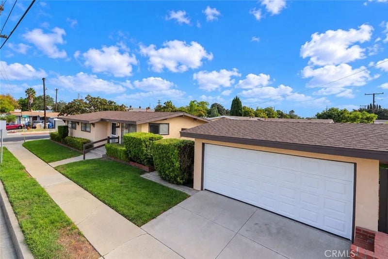 1560 W 179th