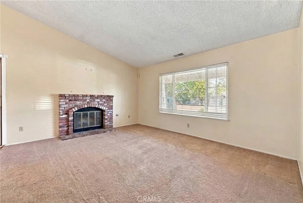 21465 Walnut