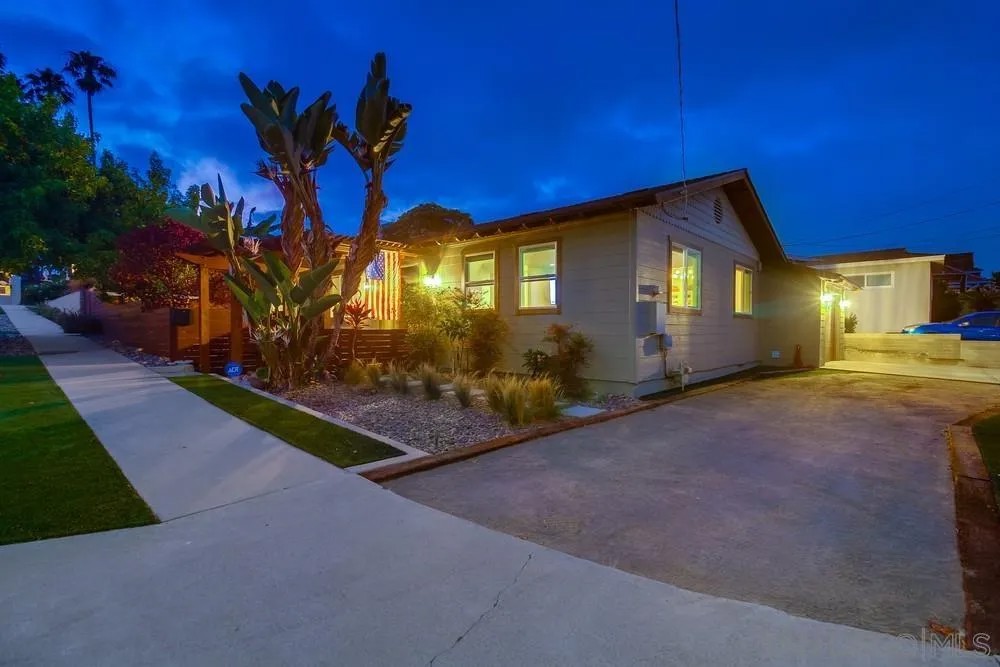 3806 Dixon Pl