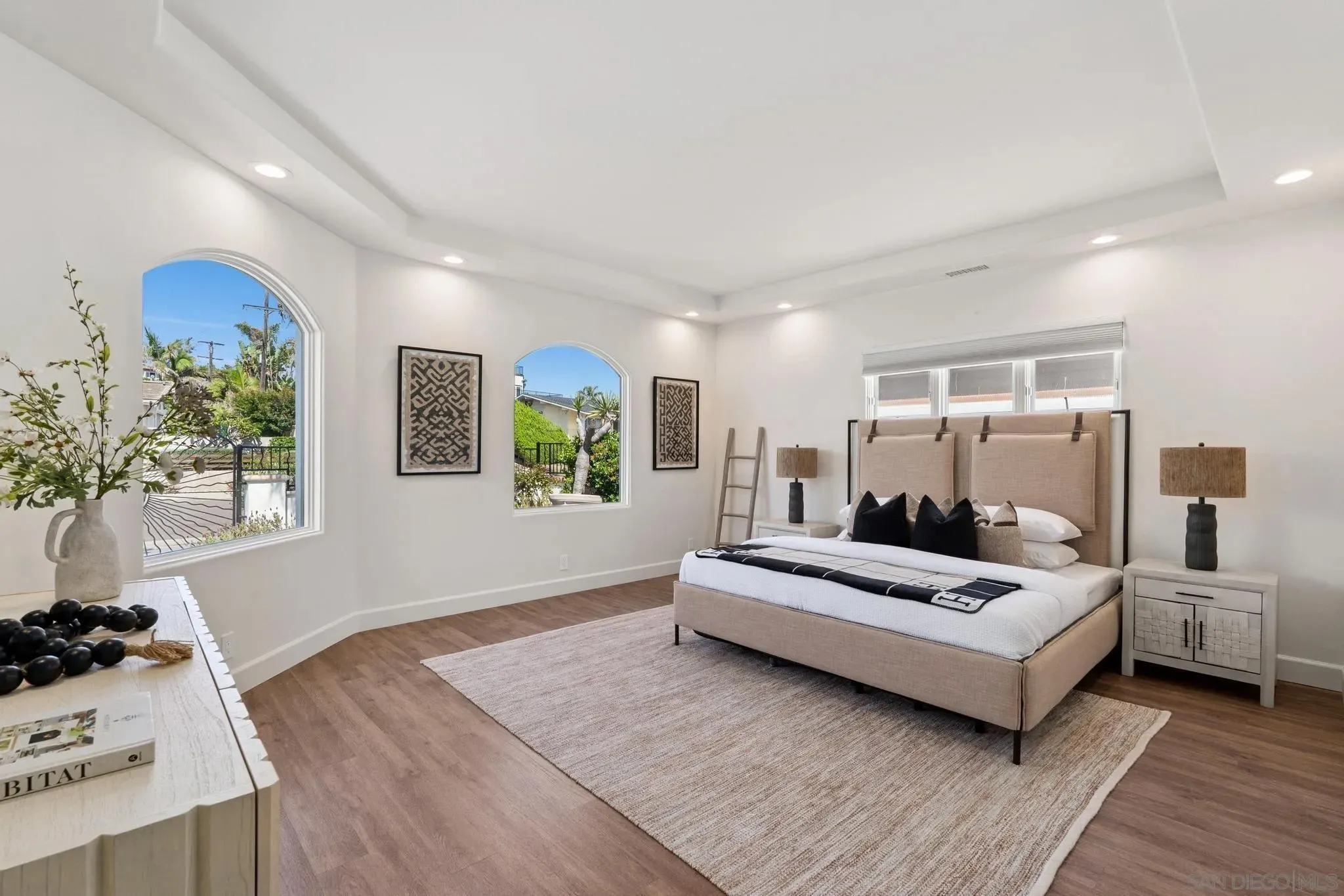 La Jolla, California 92037, United States, 4 Bedrooms Bedrooms, ,5 BathroomsBathrooms,Residential,Active,230156