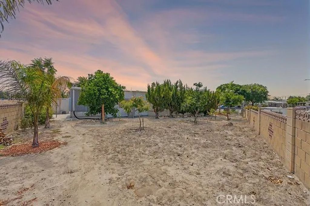 Photo of 163 N Palomar Avenue, San Jacinto, CA 92582 (MLS # SW25084698)