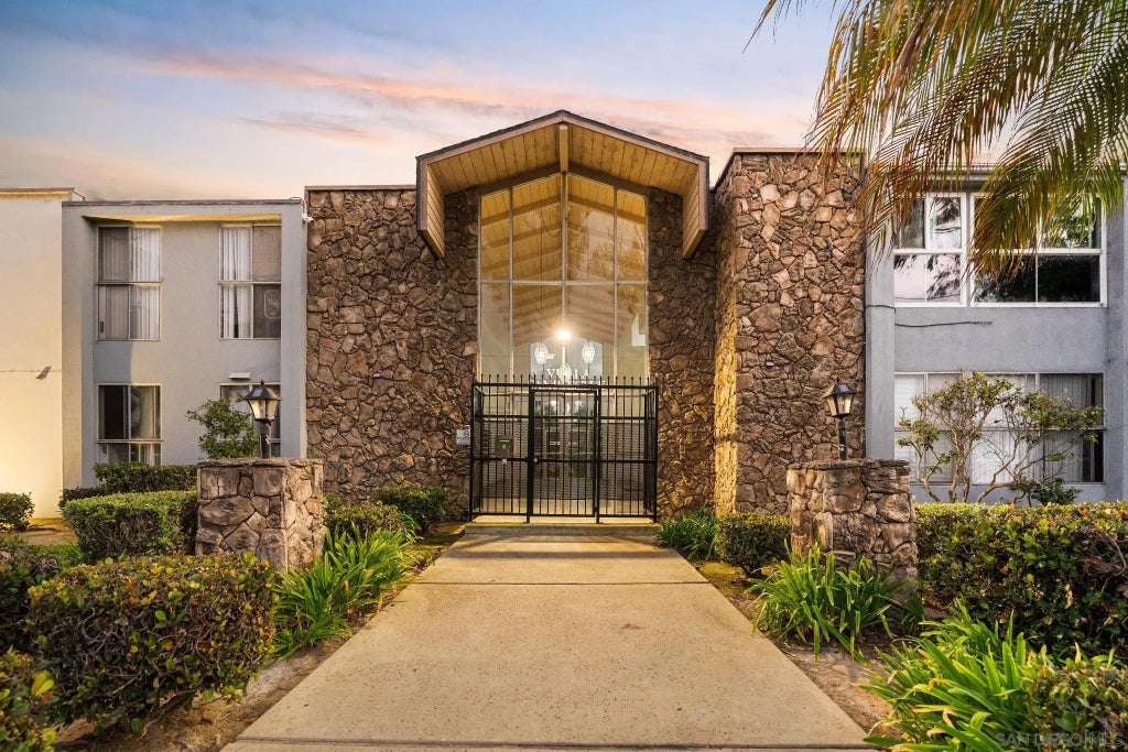 Photo of 279 moss St #322, Chula Vista, CA 91911 (MLS # 260023175)