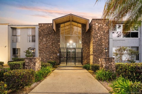 Photo of 279 moss St #322, Chula Vista, CA 91911 (MLS # 260023175)