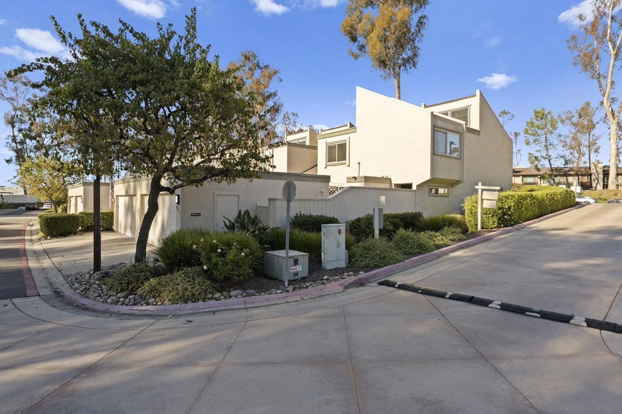 9951 Caminito Chirmolla