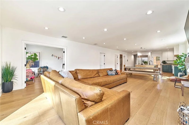 529 W Whiting