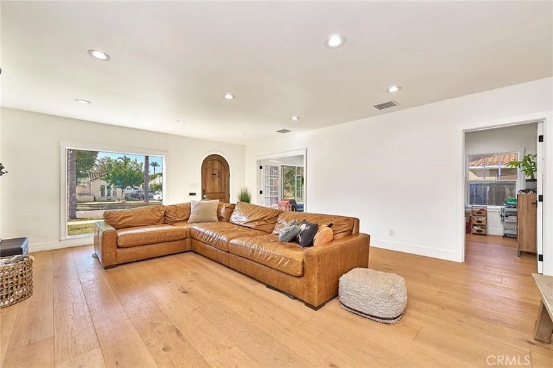 529 W Whiting