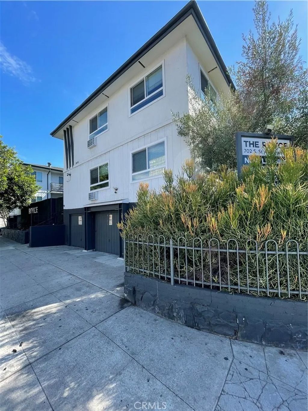 Photo of 702 S St. Andrews Place #5, Los Angeles, CA 90005 (MLS # SR26035126)