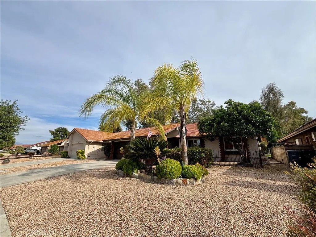 Photo of 1955 Silver Oak Way, Hemet, CA 92545 (MLS # IV26079367)