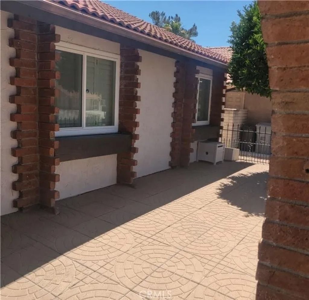 Photo of 1955 Silver Oak Way, Hemet, CA 92545 (MLS # IV26079367)