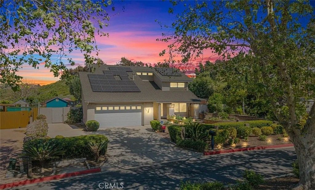 Photo of 30198 La Primavera St, Temecula, CA 92592 (MLS # SW26062463)