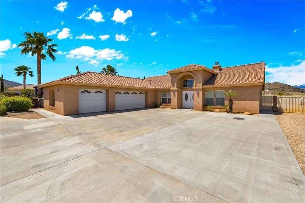 Photo of 8674 Dumosa Ave, Yucca Valley, CA 92284 (MLS # JT26095446)