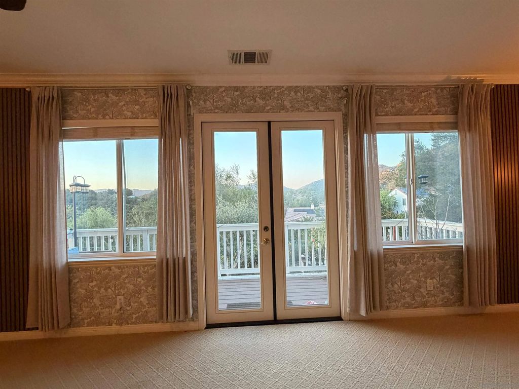 Photo of 624 Ridgemont Cir, Escondido, CA 92027 (MLS # 260002960)