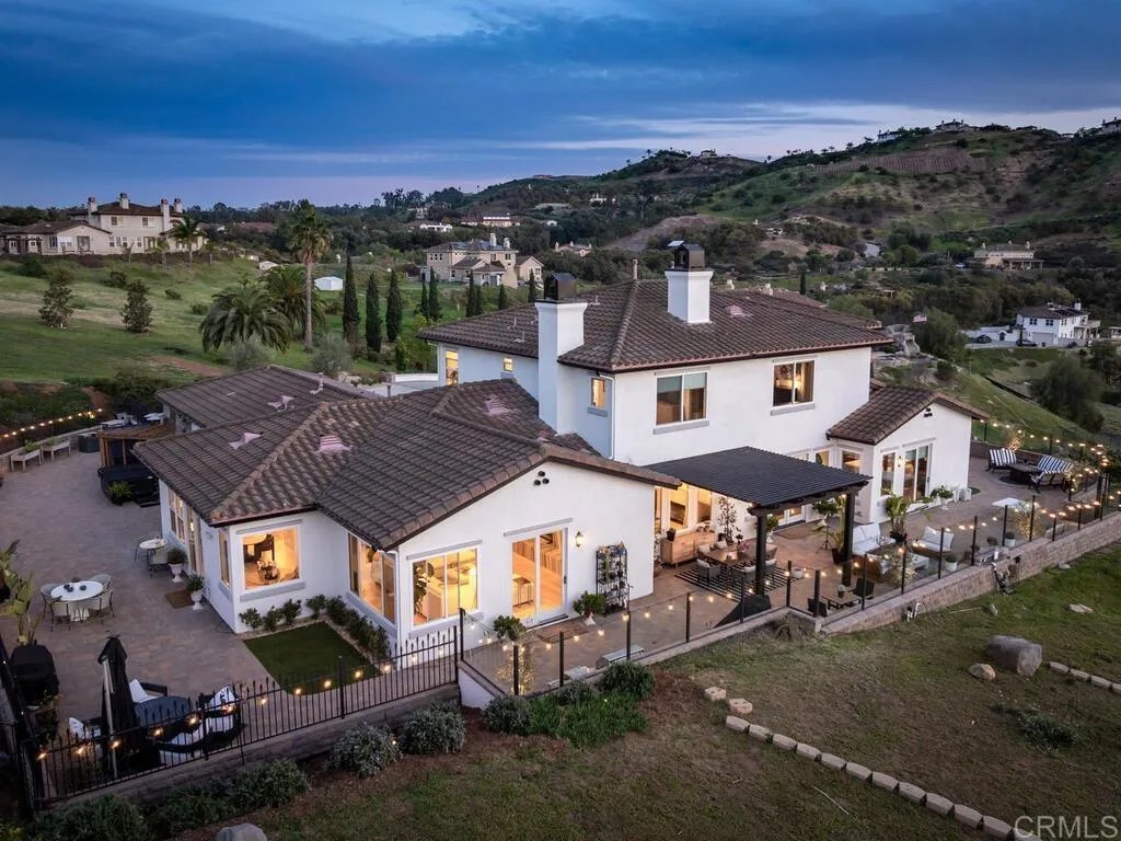 1210 Clos Duval