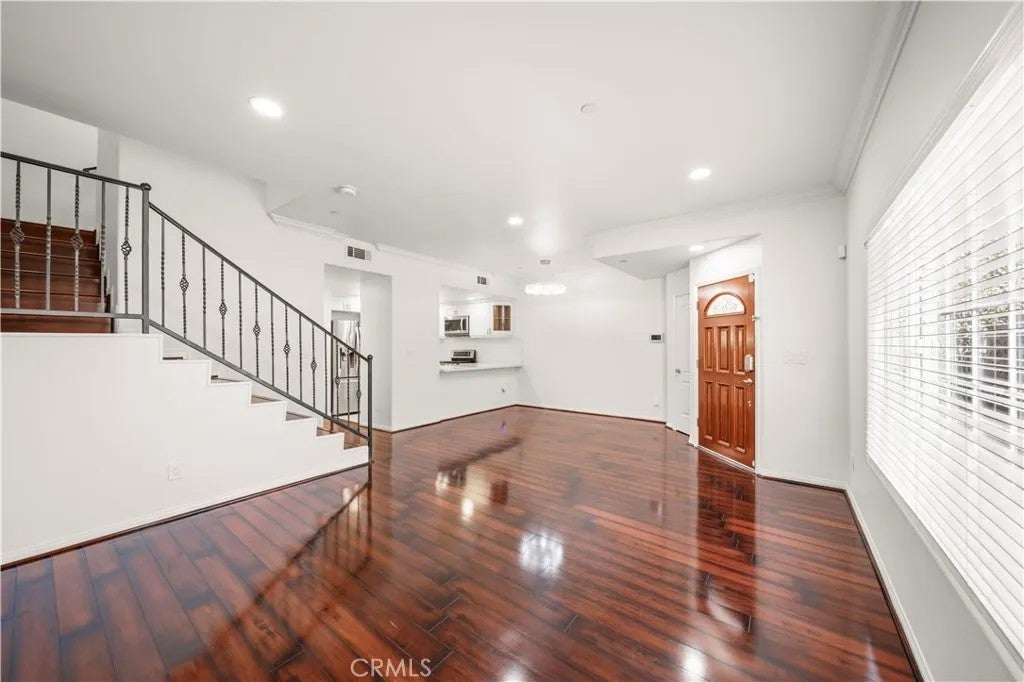 715 E Angeleno 104