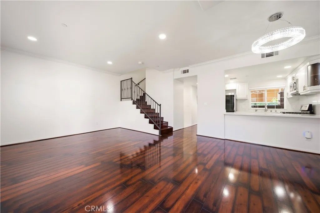715 E Angeleno 104