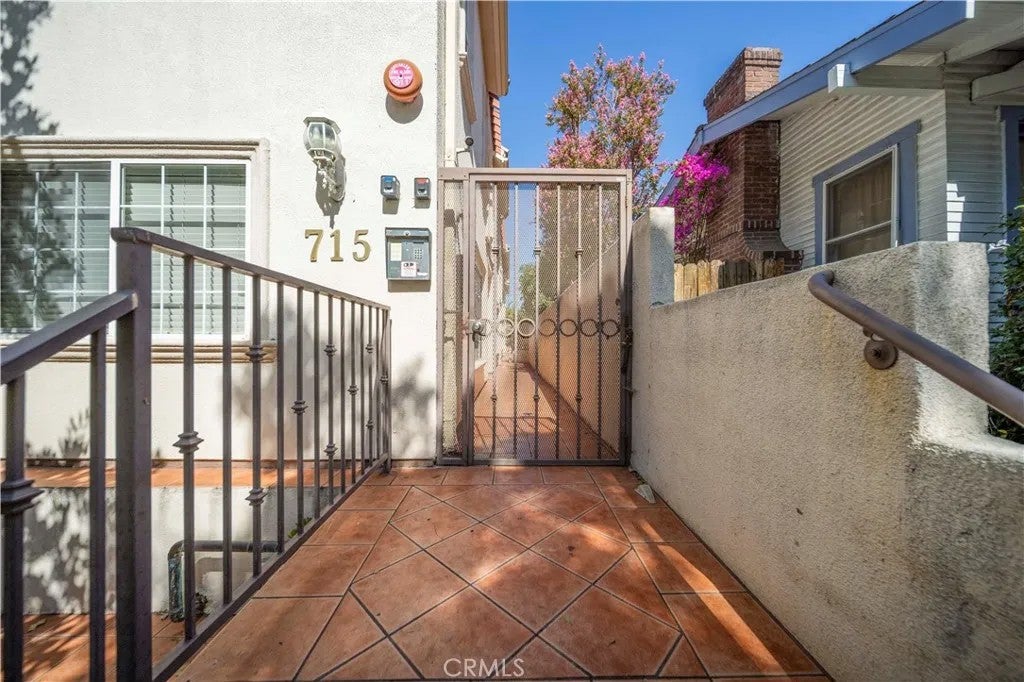 715 E Angeleno 104