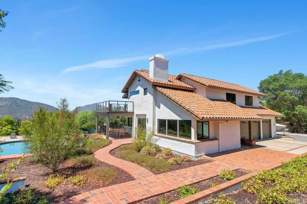 3453 Via Loma Vista