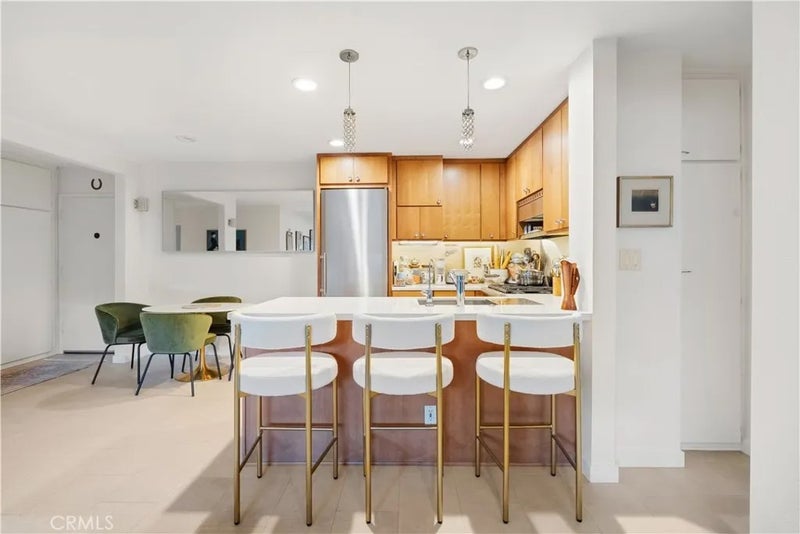 4727 W 147th 142