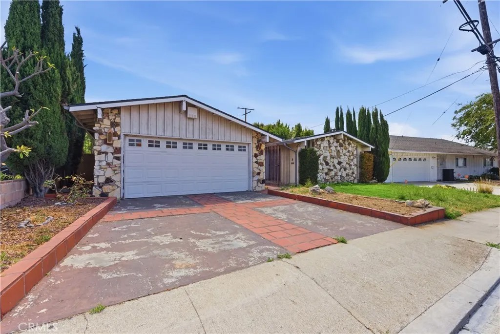 1630 Crest Vista Drive