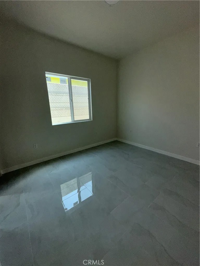2411 E 113th