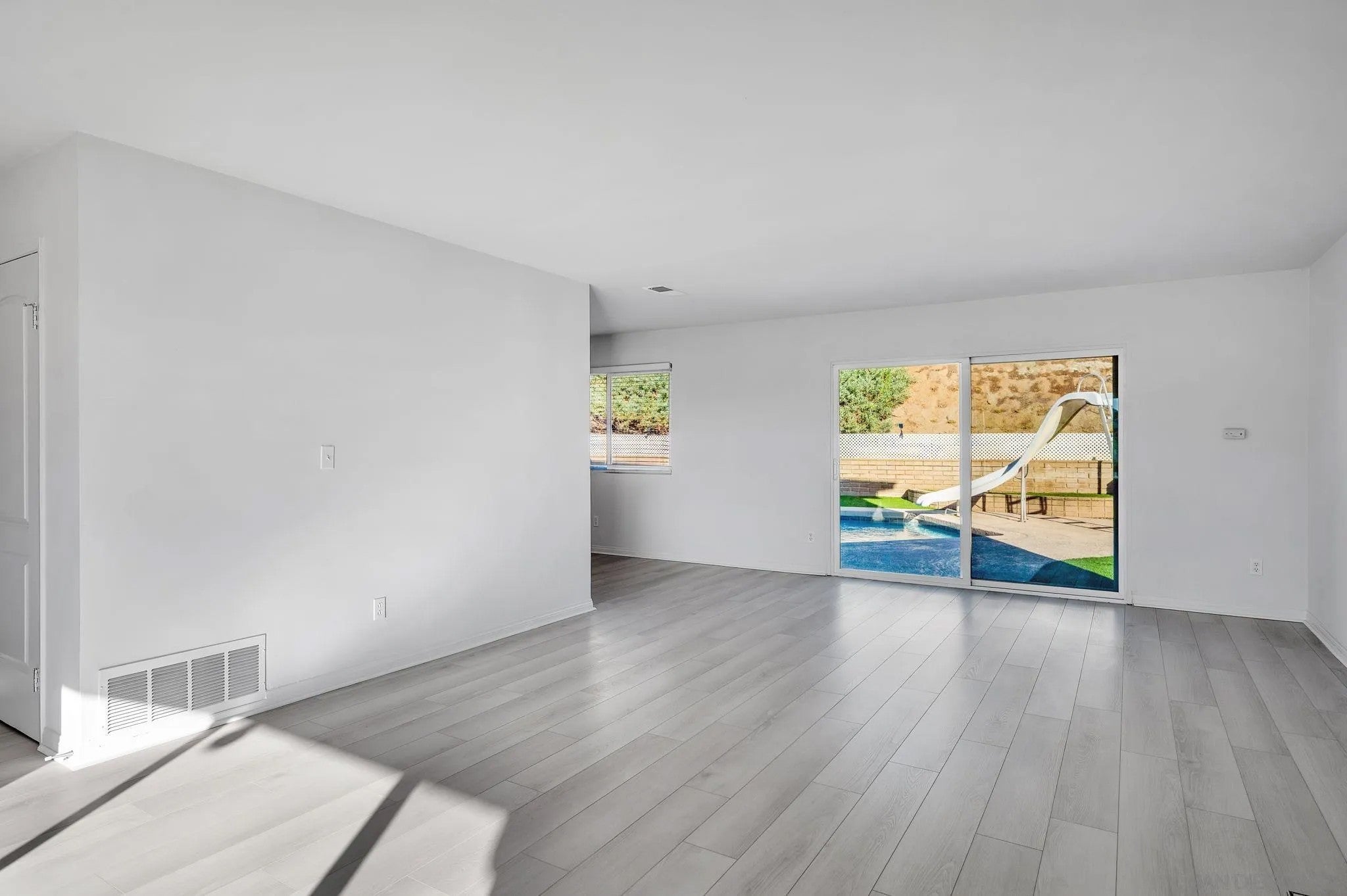 1583 Soma Pl