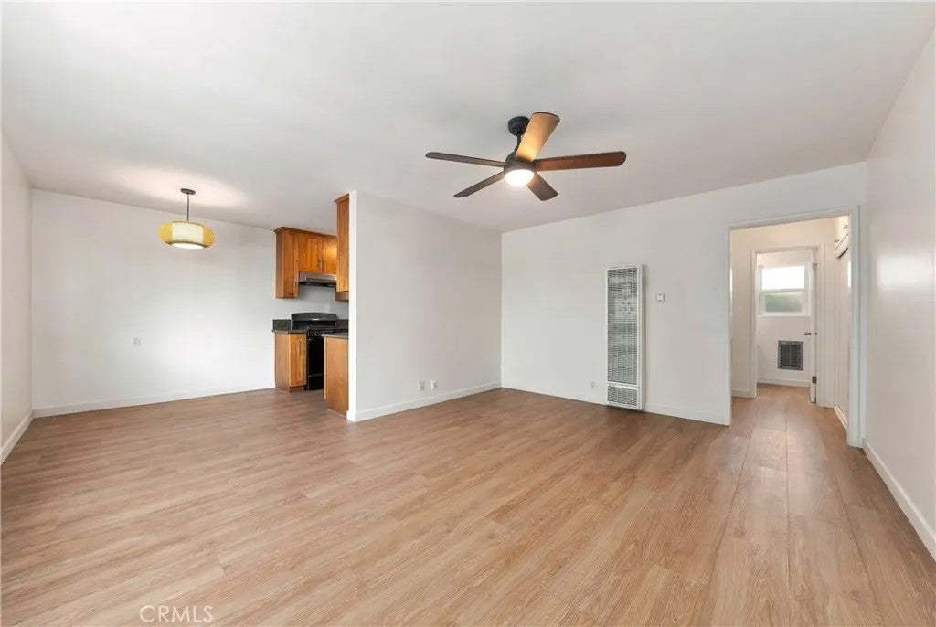 930 E 1st 16
