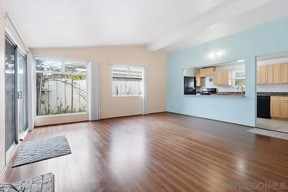 3215 Cabrillo Mesa Dr