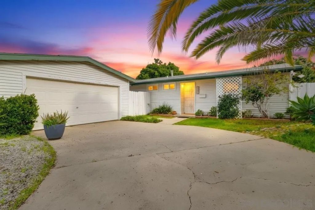 Photo of 3215 Cabrillo Mesa Dr, San Diego, CA 92123 (MLS # 260001884)