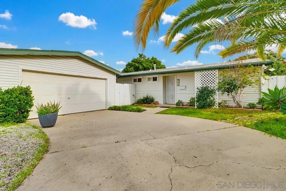 3215 Cabrillo Mesa Dr