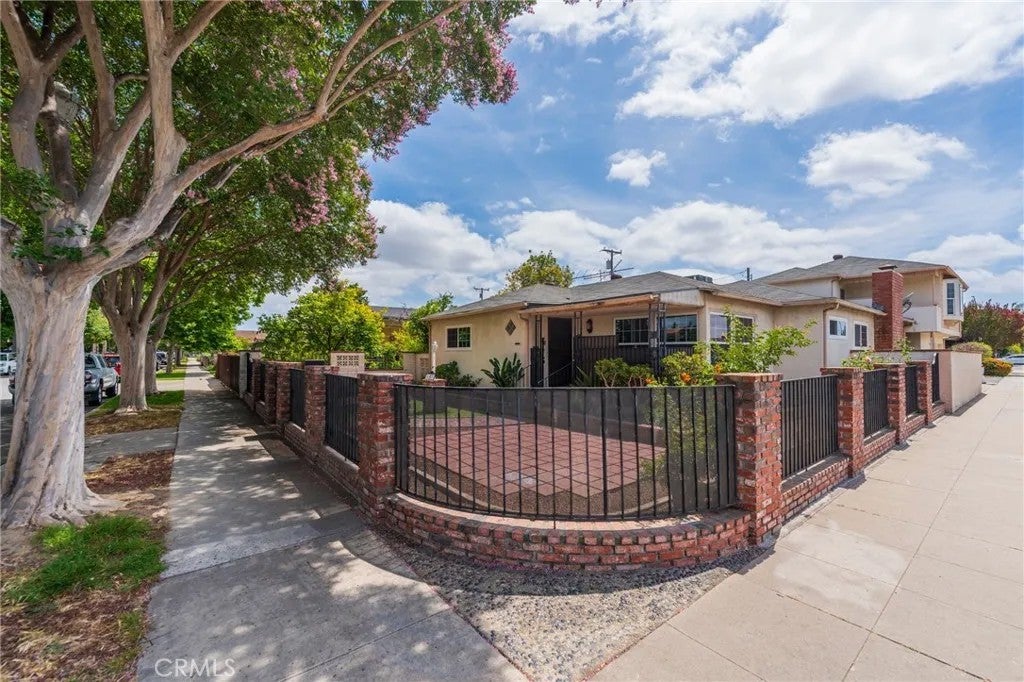 601 S Helena