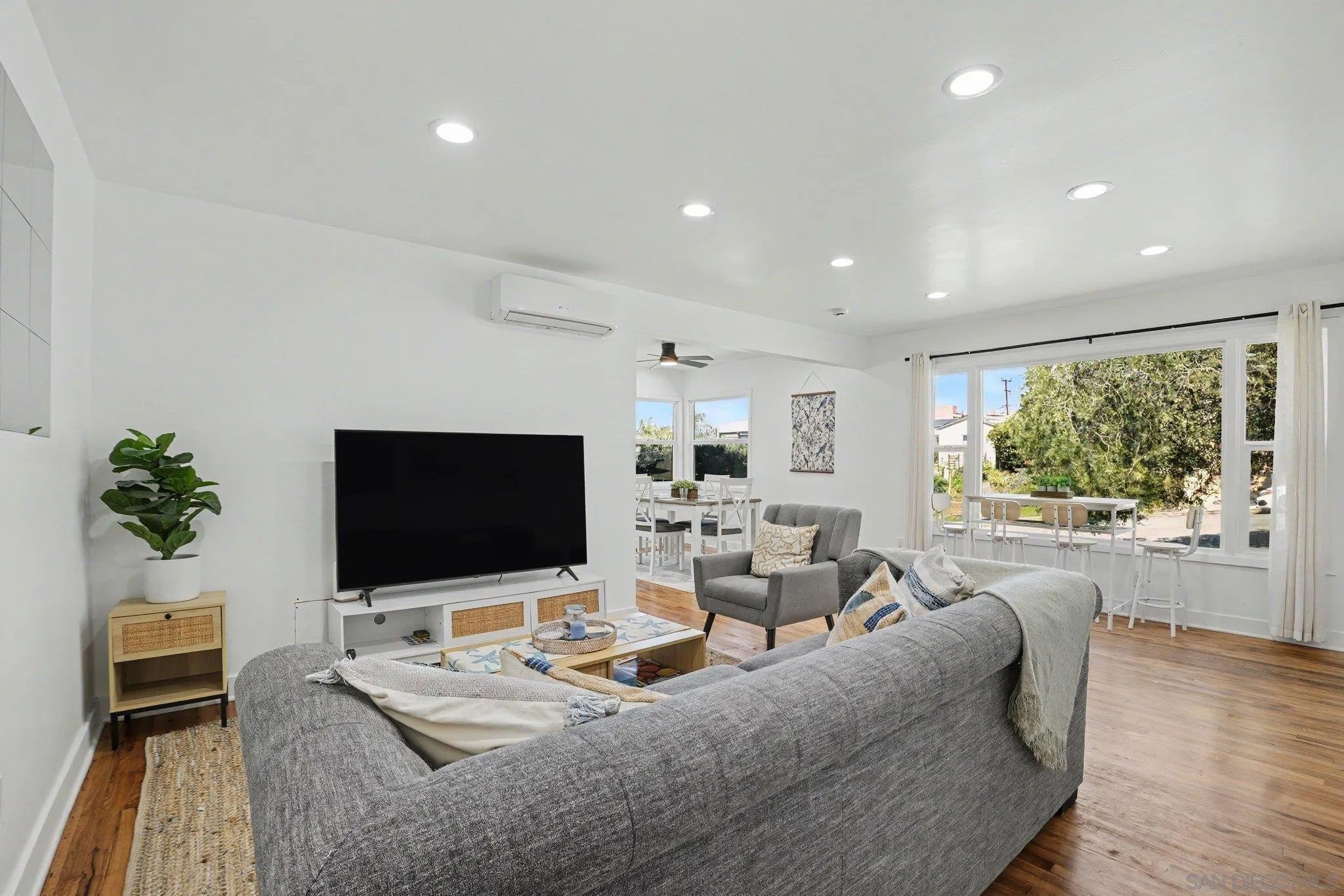 4637 Del Mar