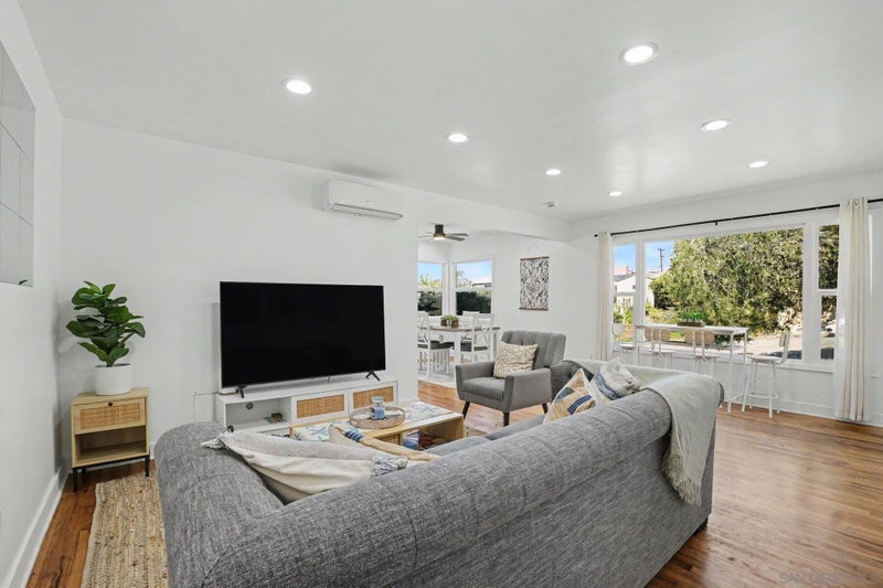 4637 Del Mar