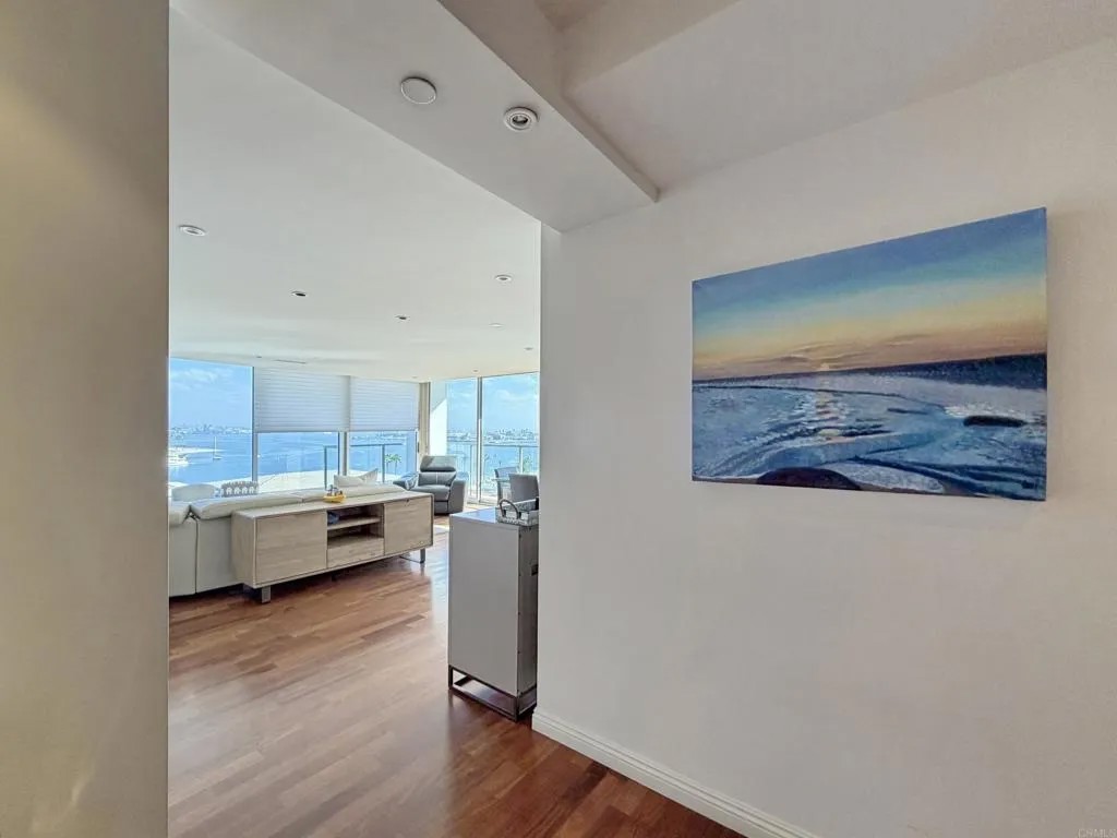 1810 Avenida del Mundo 503