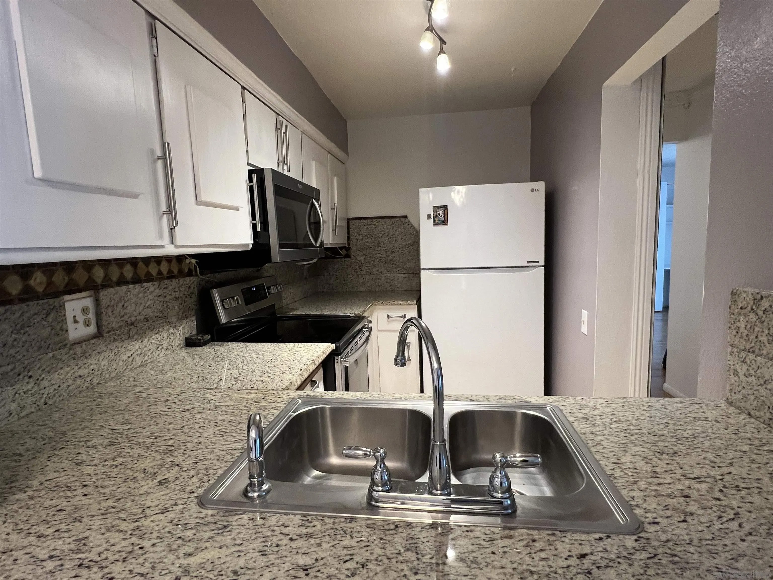 8043 Caminito De Pizza B