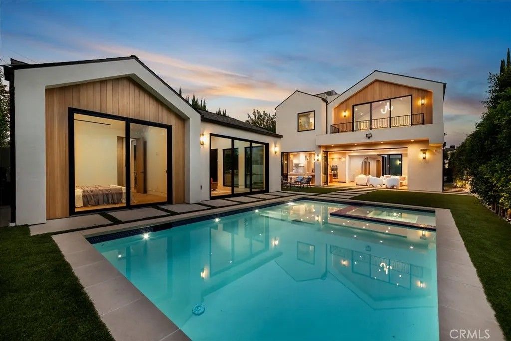 Photo of 16749 Addison St, Encino, CA 91436 (MLS # BB26055536)