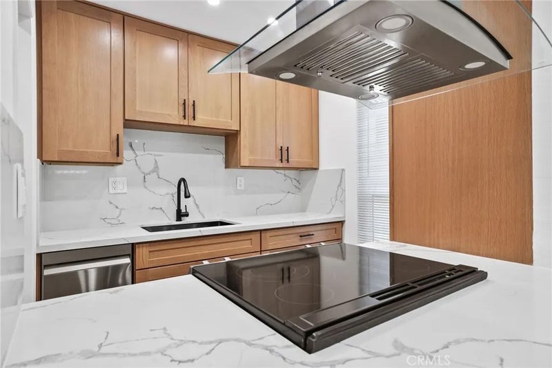 1030 W Macarthur 86