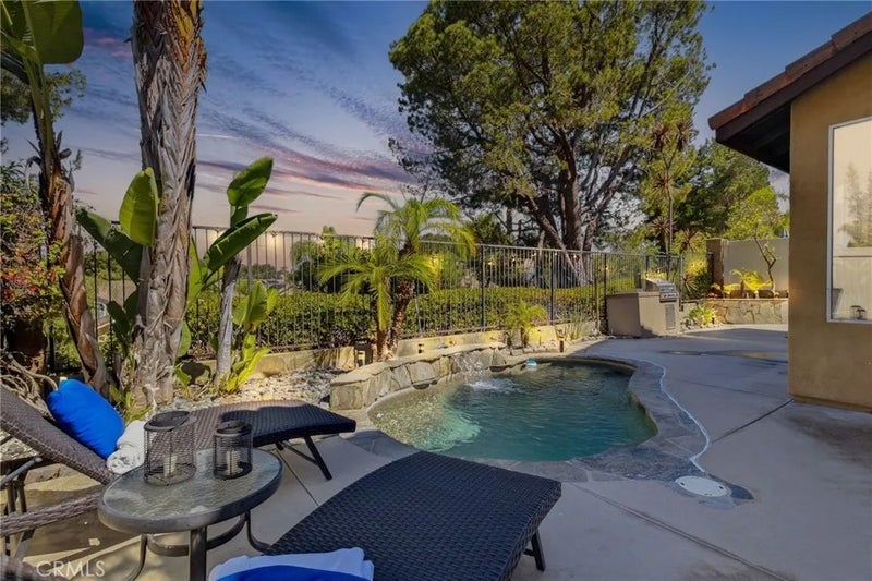 33 Coppercrest