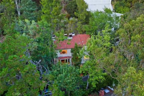 Photo of 10055 Reevesbury Drive, Beverly Hills, CA 90210 (MLS # SB26040400)