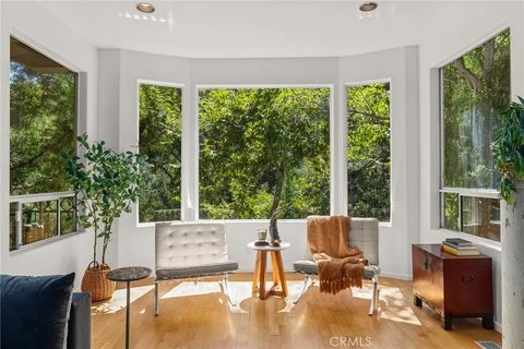 Photo of 10055 Reevesbury Drive, Beverly Hills, CA 90210 (MLS # SB26040400)