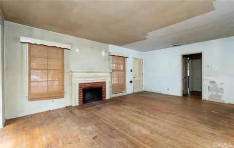 Tiny photo for 702 S Mariposa Street, Burbank, CA 91506 (MLS # BB25235201)