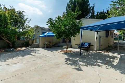 Tiny photo for 702 S Mariposa Street, Burbank, CA 91506 (MLS # BB25235201)