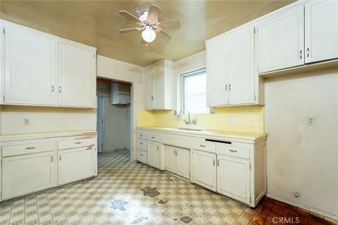 Tiny photo for 702 S Mariposa Street, Burbank, CA 91506 (MLS # BB25235201)